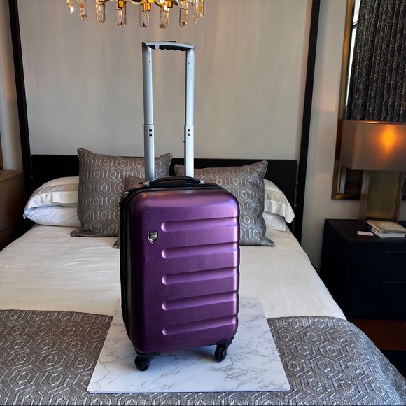 Heys Bags Heys Lightweight Small Spinner Luggage Purple Hardcase